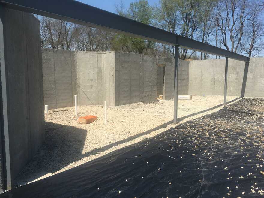 Seasonal condensation in crawl spaces and basements: causes, risks, and solutions